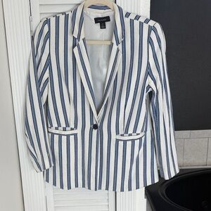 Halogen Women's Blue and White Striped Blazer